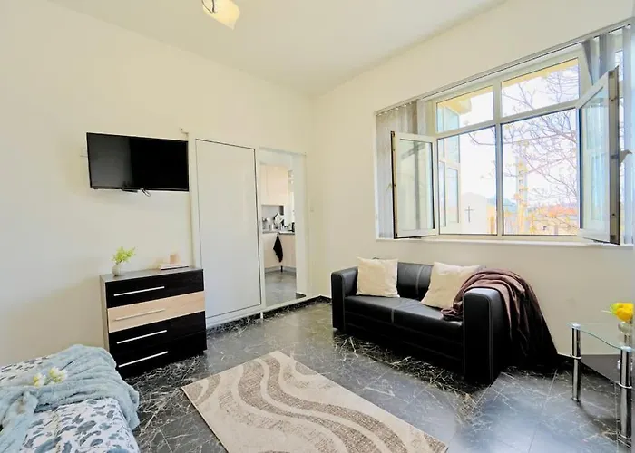 Cozy 1-bedroom Flat In The Very Center Of *