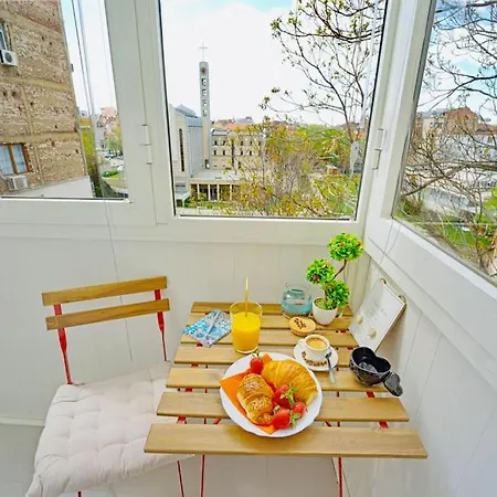Cozy 1-bedroom Flat In The Very Center Of *