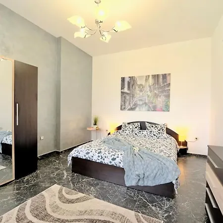 Cozy 1-bedroom Flat In The Very Center Of