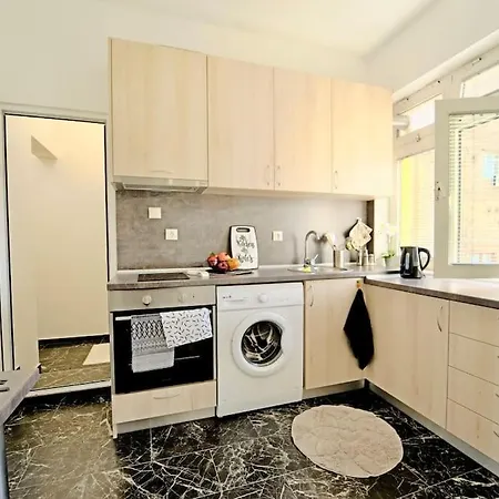 Cozy 1-bedroom Flat In The Very Center Of *