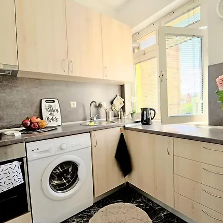 Cozy 1-bedroom Flat In The Very Center Of *