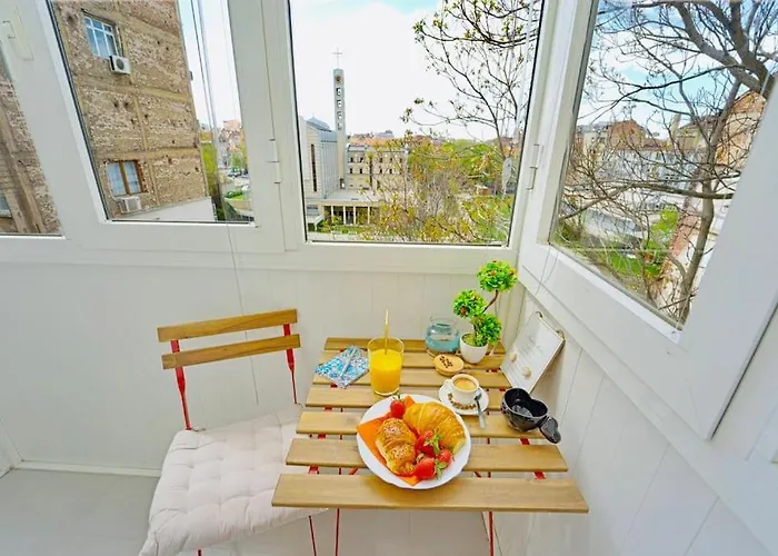 Cozy 1-bedroom Flat In The Very Center Of *