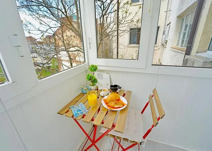 Cozy 1-bedroom Flat In The Very Center Of