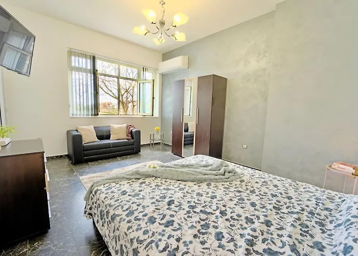 Cozy 1-bedroom Flat In The Very Center Of Appartamento