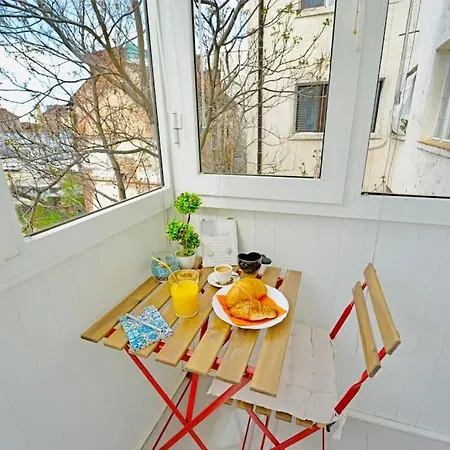 Cozy 1-bedroom Flat In The Very Center Of