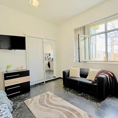 Cozy 1-bedroom Flat In The Very Center Of *