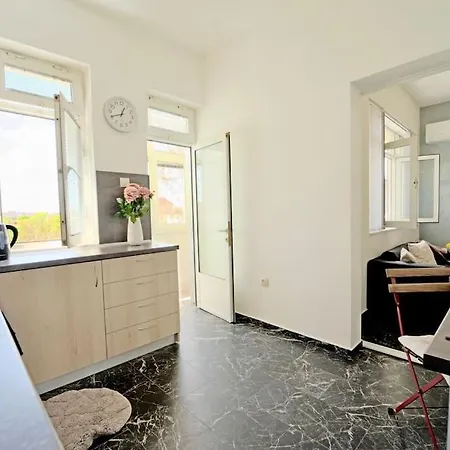 Cozy 1-bedroom Flat In The Very Center Of